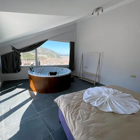 Fascinating With Jacuzzi And Balcony In 别墅 *